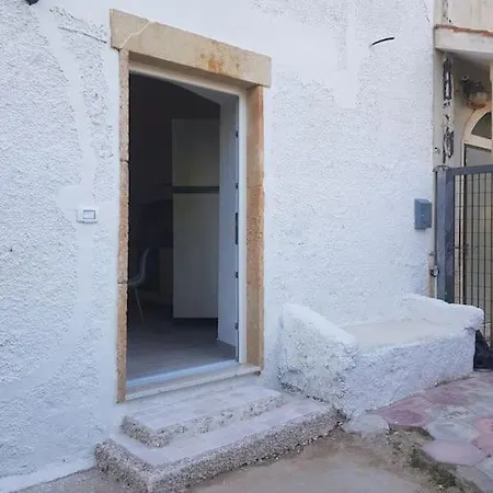 Lagrottasuite Holiday home Nardo